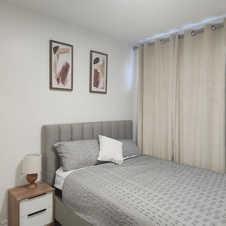 Brand New Deluxe 2 Bedroom Suite With Ac & Den カルガリー エクステリア 写真