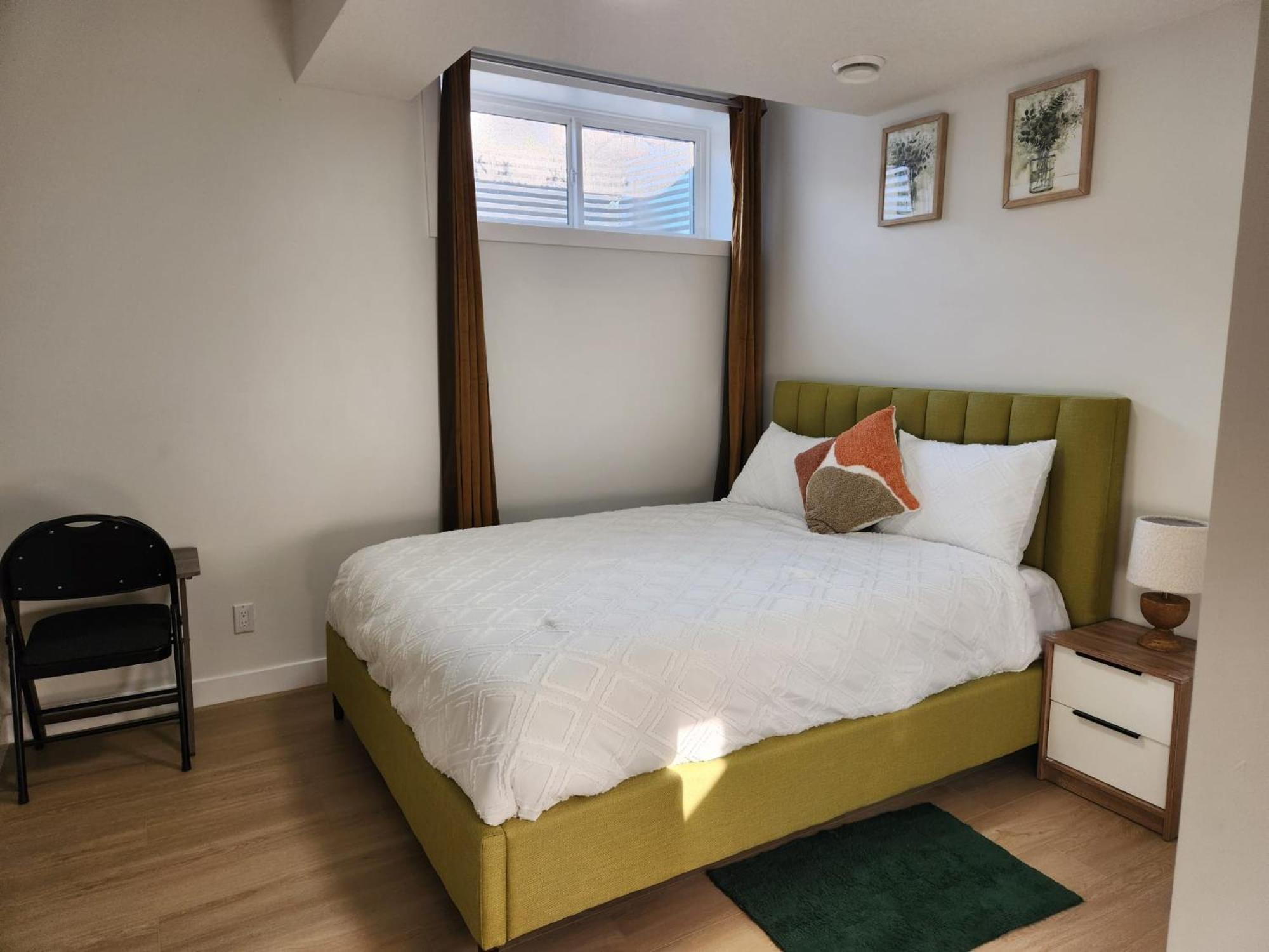 Brand New Deluxe 2 Bedroom Suite With Ac & Den カルガリー エクステリア 写真