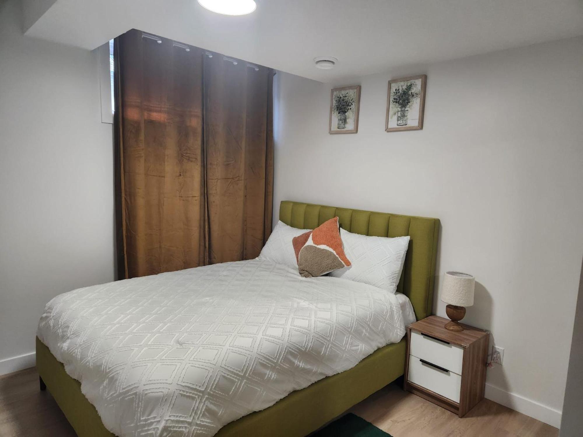 Brand New Deluxe 2 Bedroom Suite With Ac & Den カルガリー エクステリア 写真