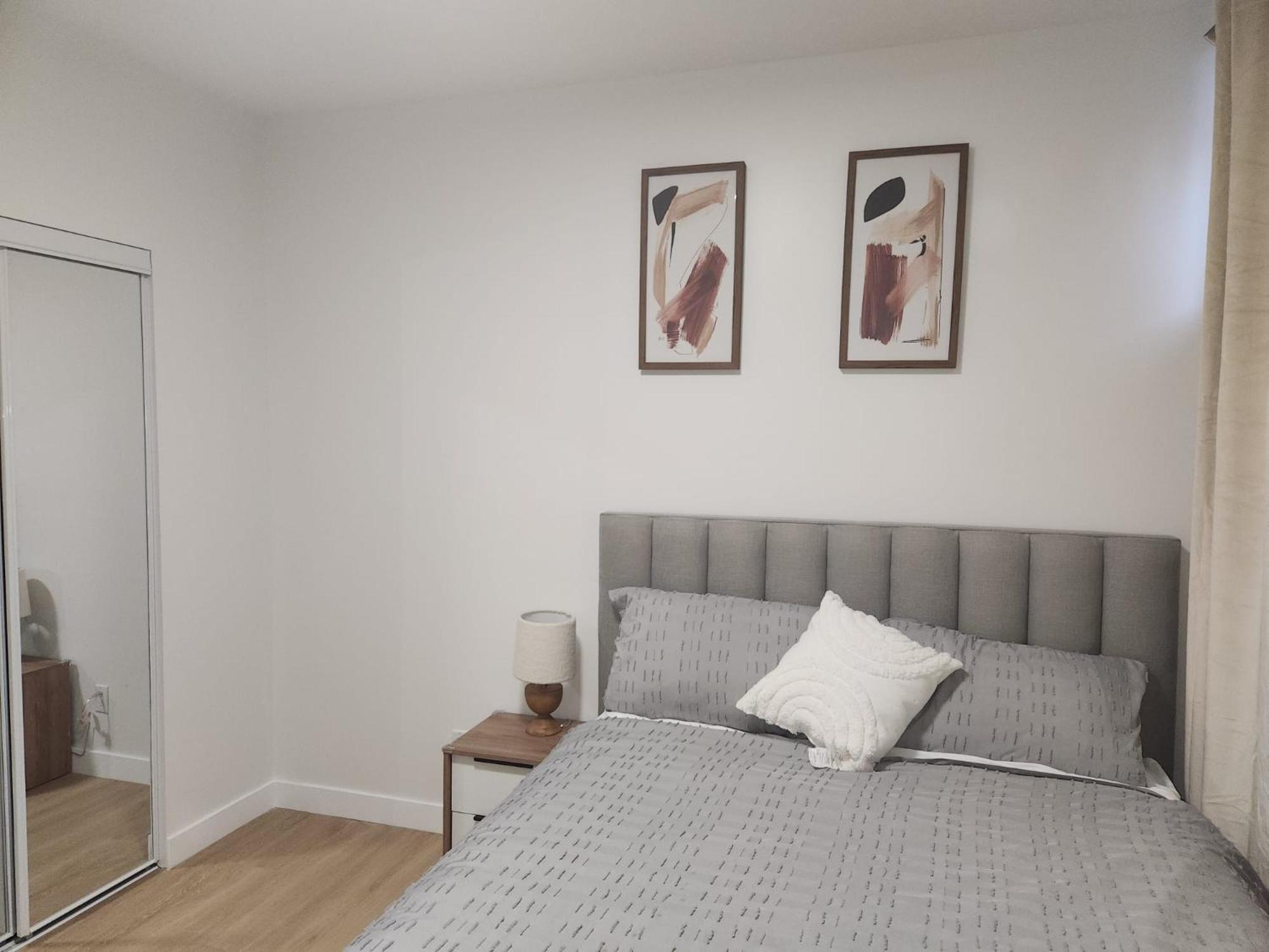 Brand New Deluxe 2 Bedroom Suite With Ac & Den カルガリー エクステリア 写真